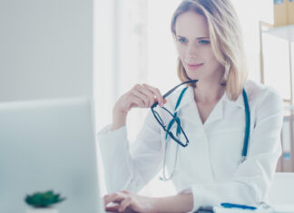 IA vocale : le NHS équipe 70 000 soignants