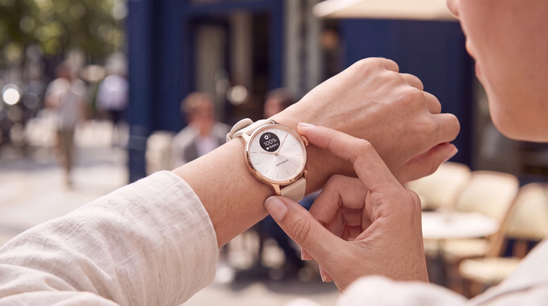 LIFESTYLE_scanwatch-light-37rgw__70832931_INT_battery-close-up-wrist-wearing_01