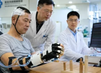 Implant cérébral NEO : ce que la Chine a vraiment autorisé